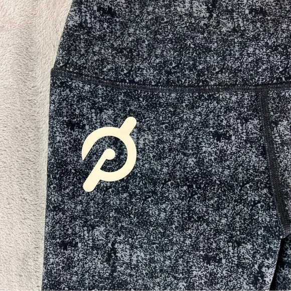 Peloton Cadence Blue Heather Capri Leggings Size XS Training Gym Cropped - Picture 5 of 14